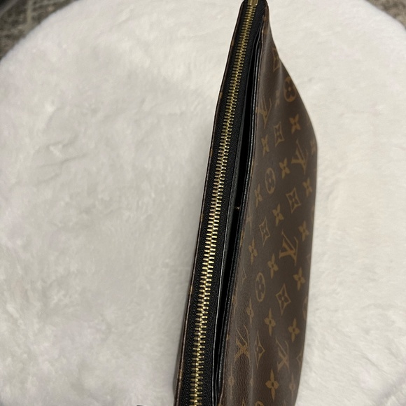 LOUIS VUITTON Monogram Pallas Beauty Case - Picture 13 of 16